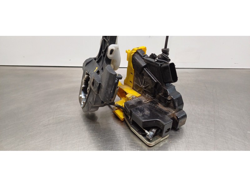 Recambio de cerradura puerta delantera derecha para kia cee´d business referencia OEM IAM 81320A2410  