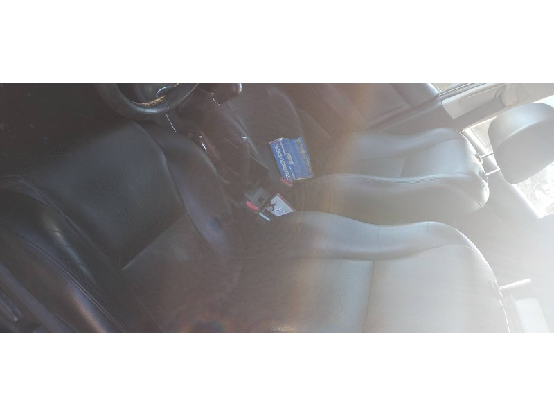 toyota avensis berlina (t25) del año 2004