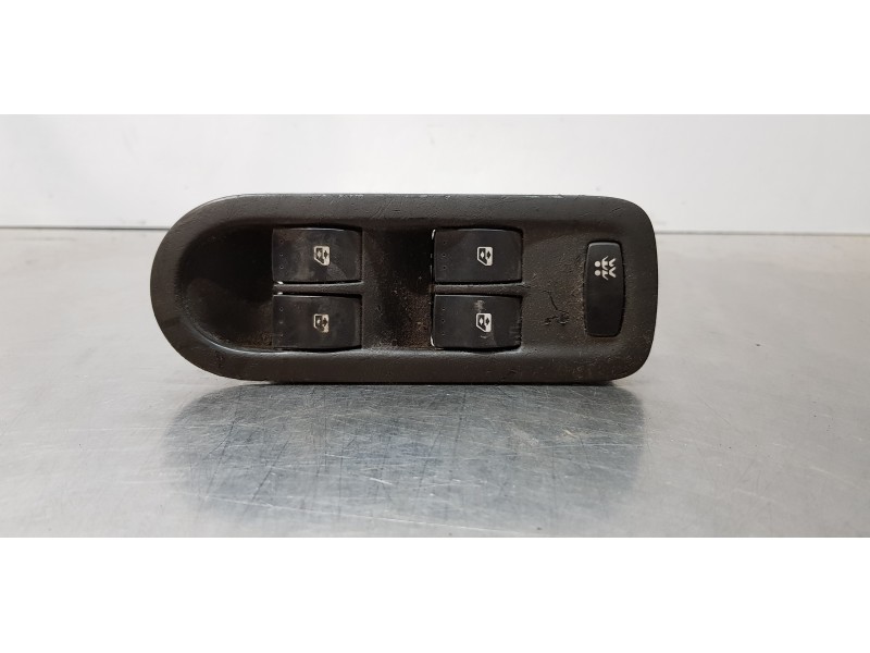 Recambio de mando elevalunas delantero izquierdo para renault scenic ii grand confort dynamique referencia OEM IAM 156018070   Recambio de mando elevalunas delantero izquierdo para renault scenic ii grand confort dynamique referencia OEM IAM 156018070