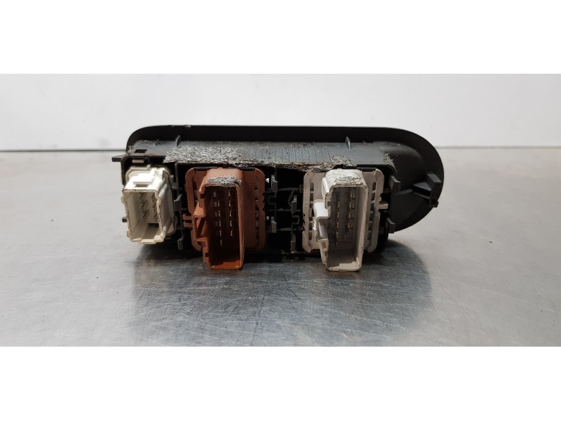 Recambio de mando elevalunas delantero izquierdo para renault scenic ii grand confort dynamique referencia OEM IAM 156018070   Recambio de mando elevalunas delantero izquierdo para renault scenic ii grand confort dynamique referencia OEM IAM 156018070