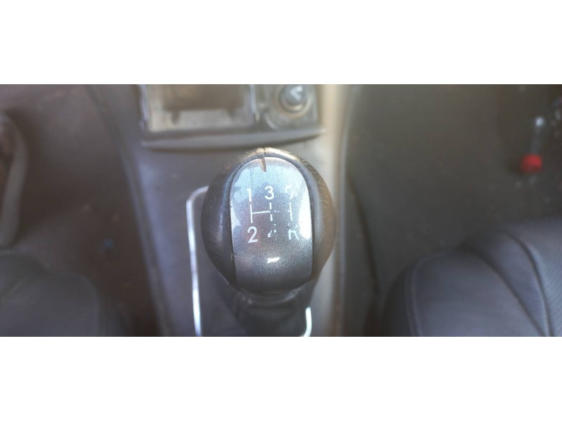 toyota avensis berlina (t25) del año 2004