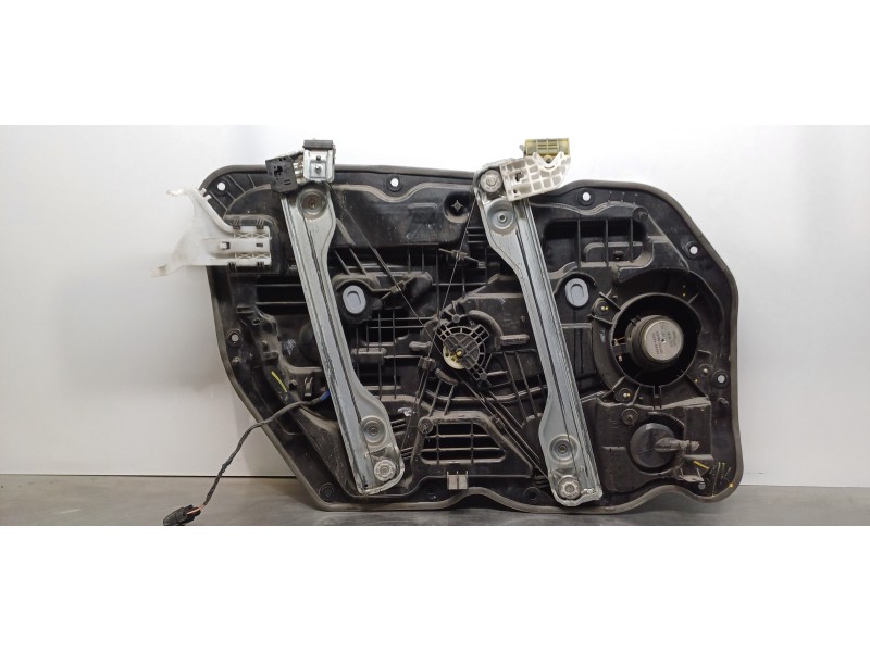 Recambio de elevalunas delantero derecho para kia cee´d business referencia OEM IAM 82481A2000 82480A2311  Recambio de elevalunas delantero derecho para kia cee´d business referencia OEM IAM 82481A2000 82480A2311