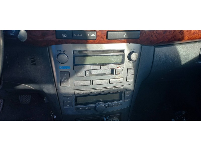 toyota avensis berlina (t25) del año 2004