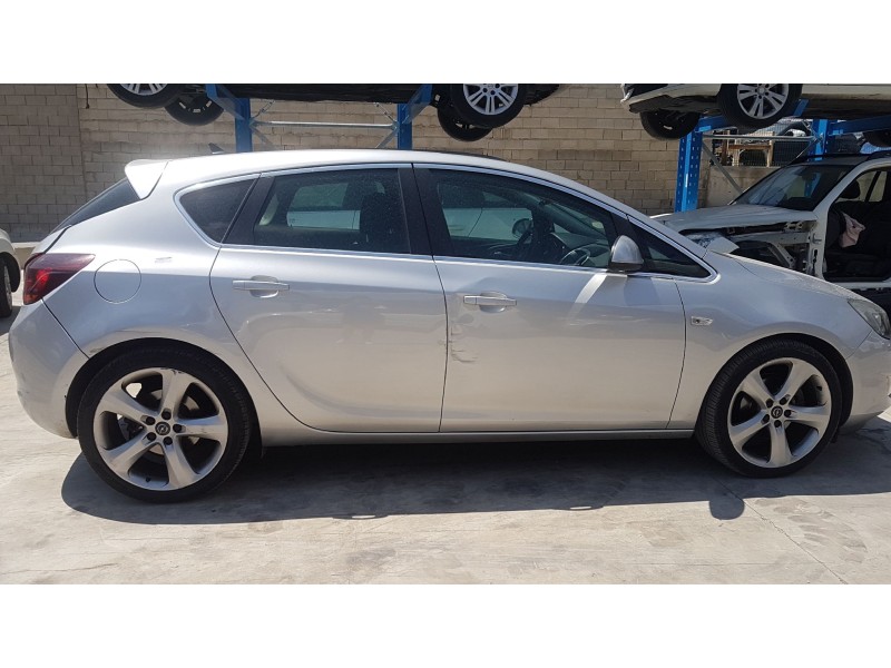 opel astra j lim. del año 2009