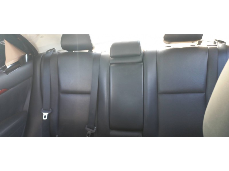 toyota avensis berlina (t25) del año 2004