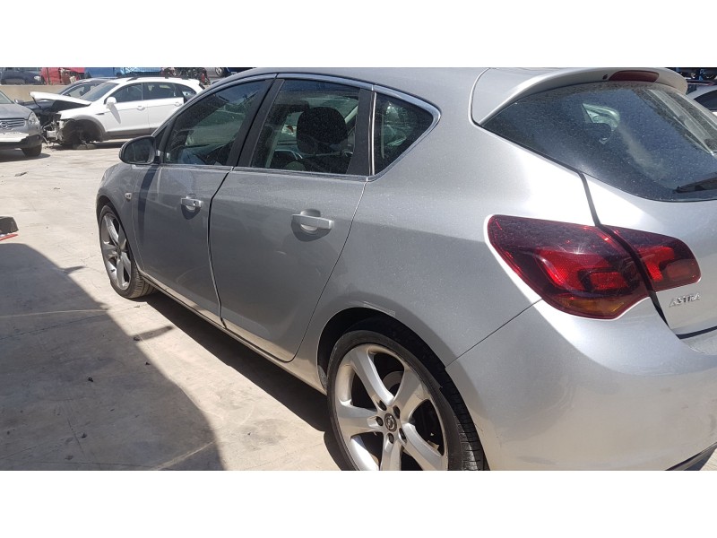 opel astra j lim. del año 2009