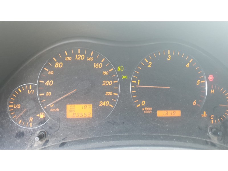 toyota avensis berlina (t25) del año 2004