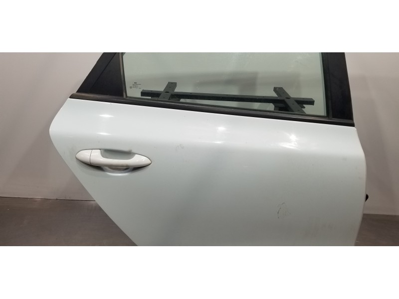 Recambio de puerta trasera derecha para kia cee´d business referencia OEM IAM 77004A2200  