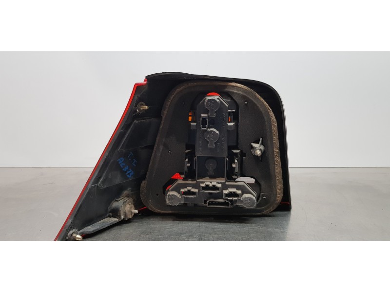 Recambio de piloto trasero derecho para volkswagen golf iv berlina (1j1) gti referencia OEM IAM 1J6945096T   Recambio de piloto trasero derecho para volkswagen golf iv berlina (1j1) gti referencia OEM IAM 1J6945096T