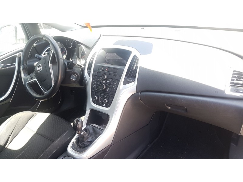 opel astra j lim. del año 2009