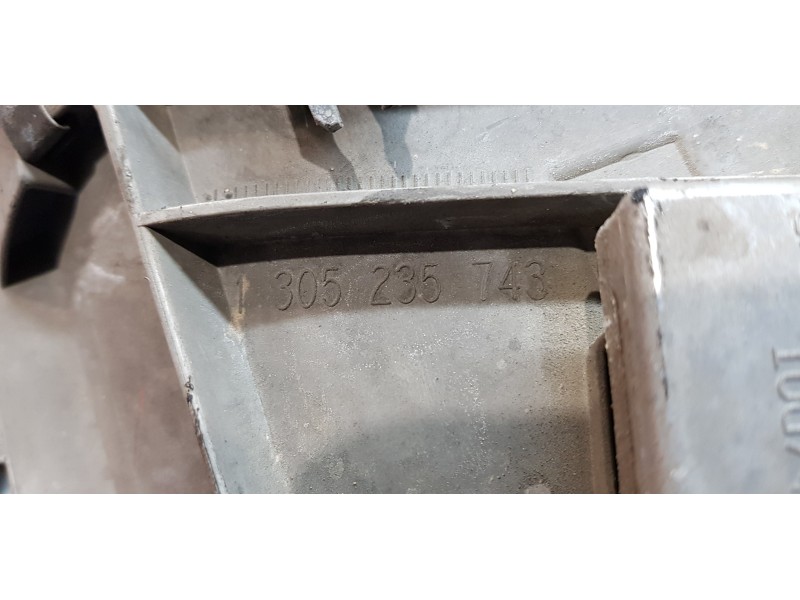 Recambio de faro izquierdo para mercedes clase c (w203) berlina 220 cdi (203.006) referencia OEM IAM 1305235744  