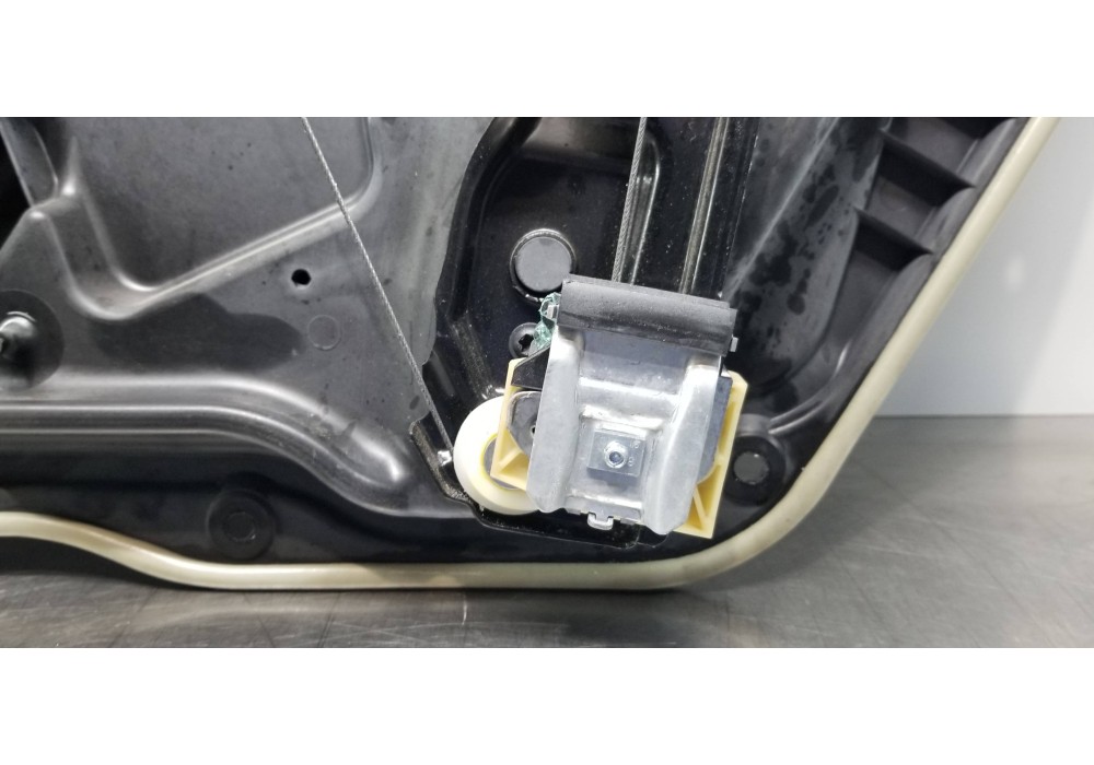 Recambio de elevalunas delantero izquierdo para mercedes clase m (w166) ml 350 bluetec (166.004) referencia OEM IAM A1667201102 