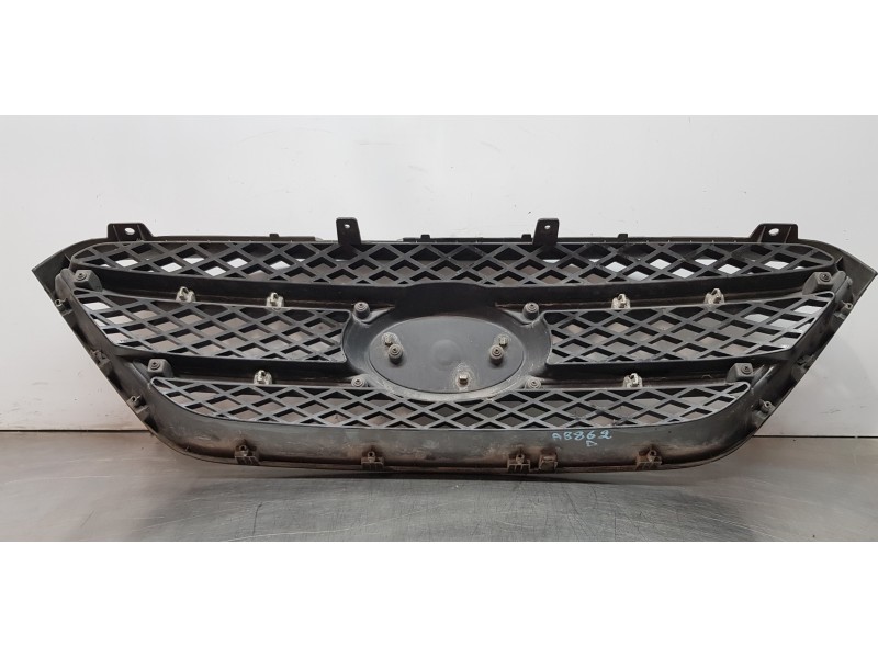 Recambio de rejilla delantera para kia carens (un) active referencia OEM IAM 863801D000  