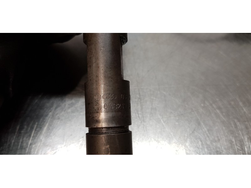 Recambio de inyector para seat ibiza (6l1) stella referencia OEM IAM 038130202C  