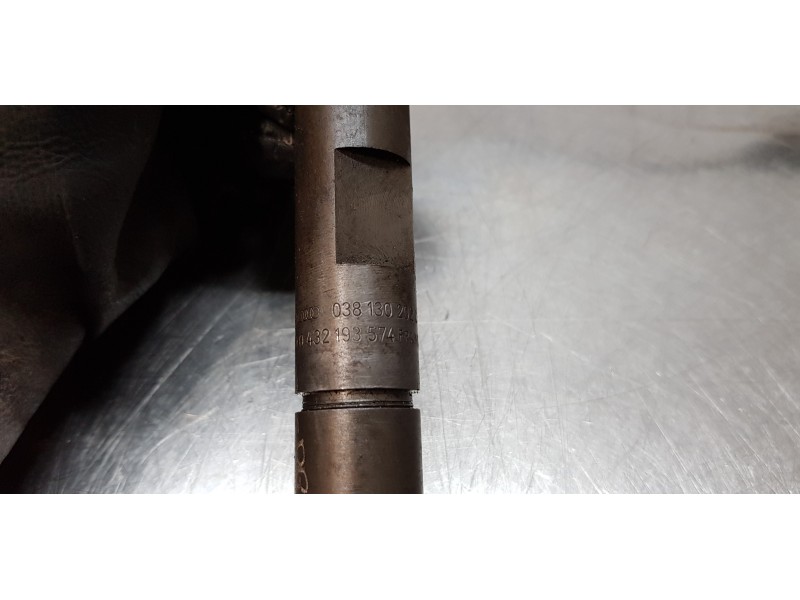 Recambio de inyector para seat ibiza (6l1) stella referencia OEM IAM 038130202C  