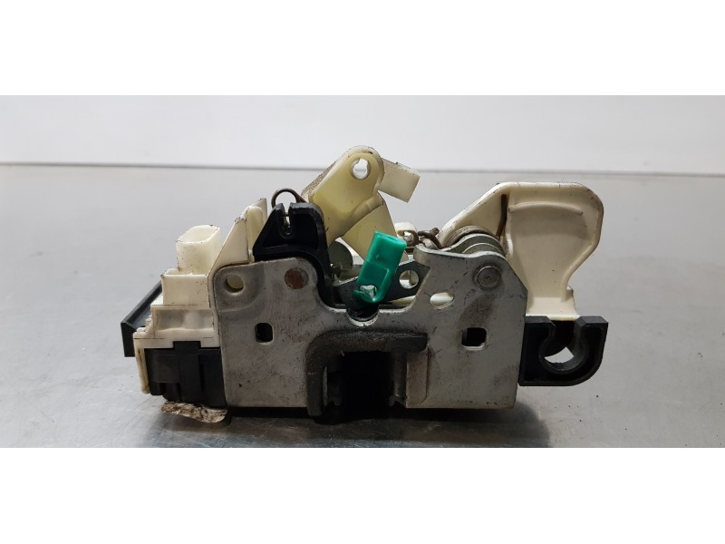 Recambio de cerradura puerta delantera izquierda para chrysler grand voyager limited referencia OEM IAM P04589417AE  