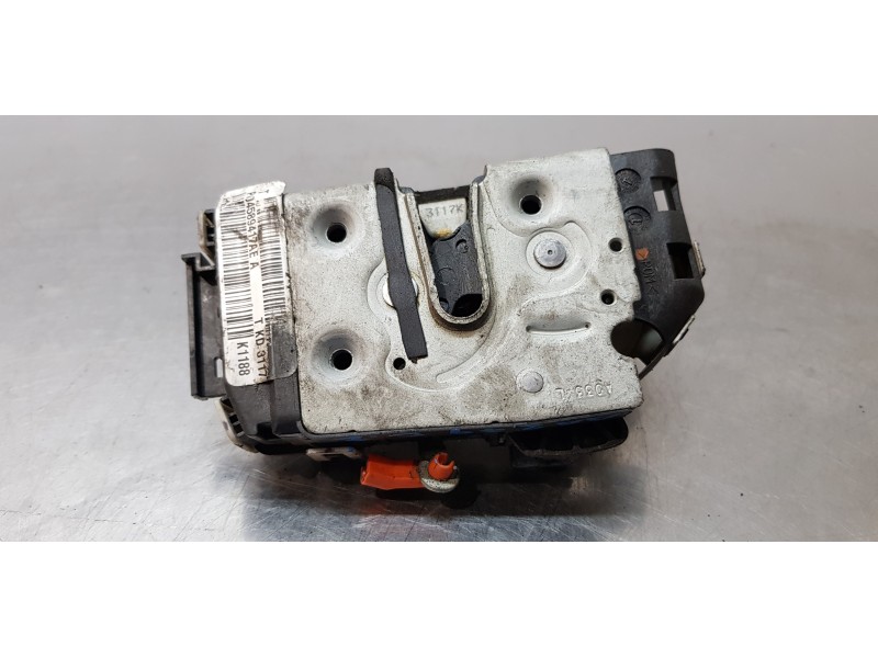 Recambio de cerradura puerta delantera izquierda para chrysler grand voyager limited referencia OEM IAM P04589417AE  