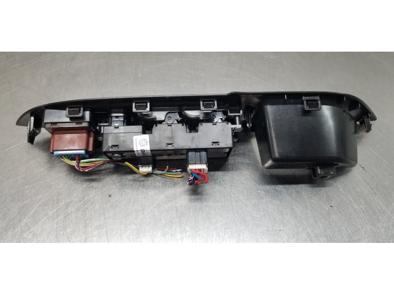 Recambio de mando elevalunas delantero izquierdo para mitsubishi outlander (gf0) phev kaiteki 4wd referencia OEM IAM 8608A347  