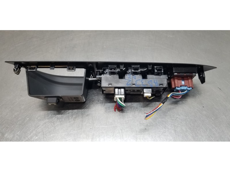 Recambio de mando elevalunas delantero izquierdo para mitsubishi outlander (gf0) phev kaiteki 4wd referencia OEM IAM 8608A347  