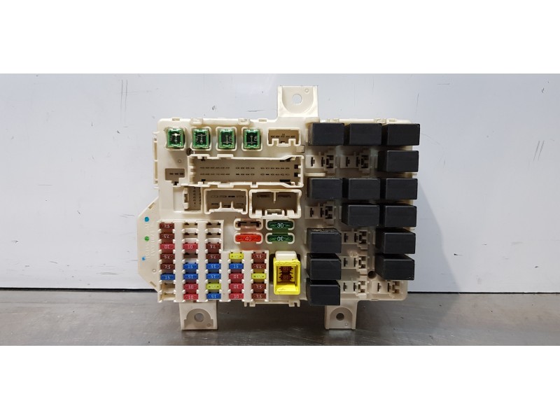 Recambio de caja reles / fusibles para mitsubishi colt berlina 3 (cz) 1.1 inform referencia OEM IAM MN108319  