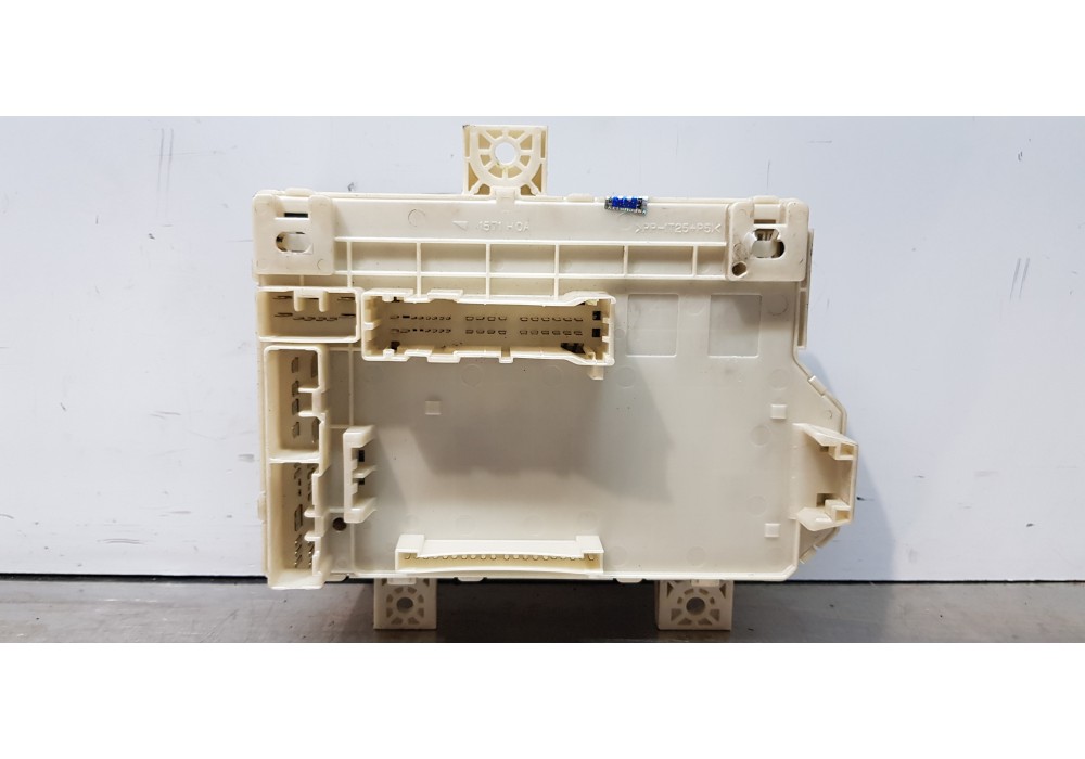 Recambio de caja reles / fusibles para mitsubishi colt berlina 3 (cz) 1.1 inform referencia OEM IAM MN108319  