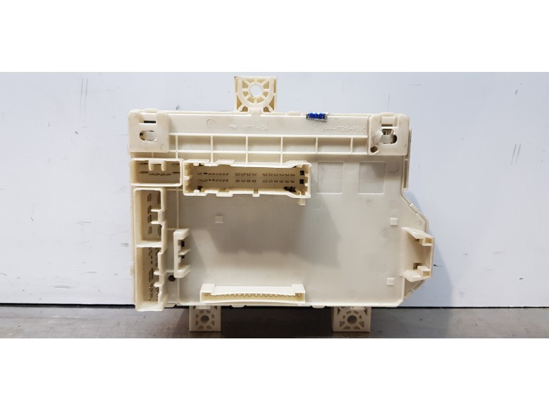 Recambio de caja reles / fusibles para mitsubishi colt berlina 3 (cz) 1.1 inform referencia OEM IAM MN108319  