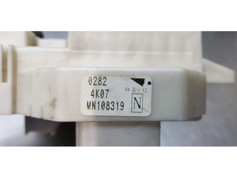 Recambio de caja reles / fusibles para mitsubishi colt berlina 3 (cz) 1.1 inform referencia OEM IAM MN108319  