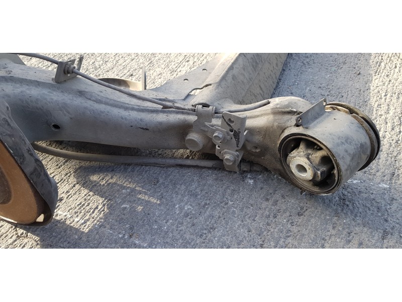 Recambio de puente trasero para kia carens ( ) concept referencia OEM IAM 55100A4060  