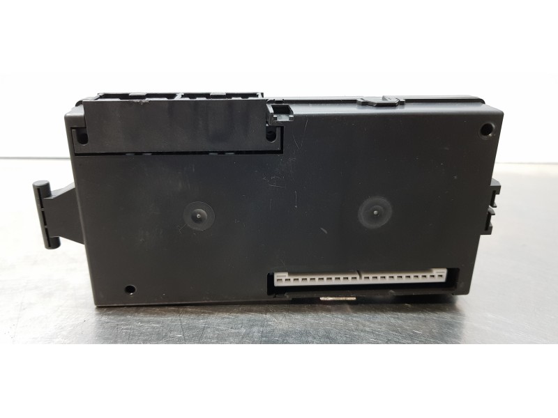 Recambio de caja reles / fusibles para mitsubishi colt berlina 3 (cz) 1.1 inform referencia OEM IAM 8637A020  