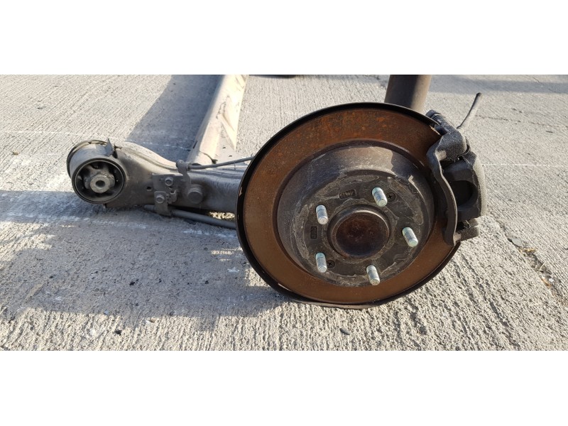 Recambio de puente trasero para kia carens ( ) concept referencia OEM IAM 55100A4060  