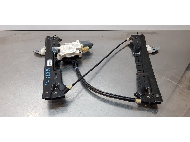 Recambio de elevalunas trasero derecho para chrysler grand voyager limited referencia OEM IAM 0130822334  