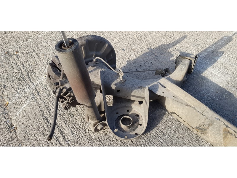 Recambio de puente trasero para kia carens ( ) concept referencia OEM IAM 55100A4060  