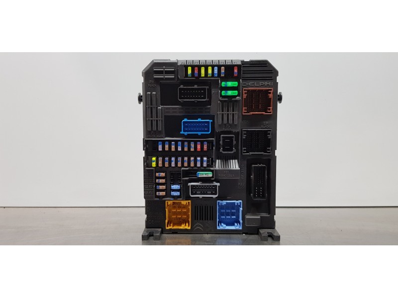 Recambio de caja reles / fusibles para citroen c4 grand picasso spacetourer referencia OEM IAM 9830707880 BSIEL5 28641143