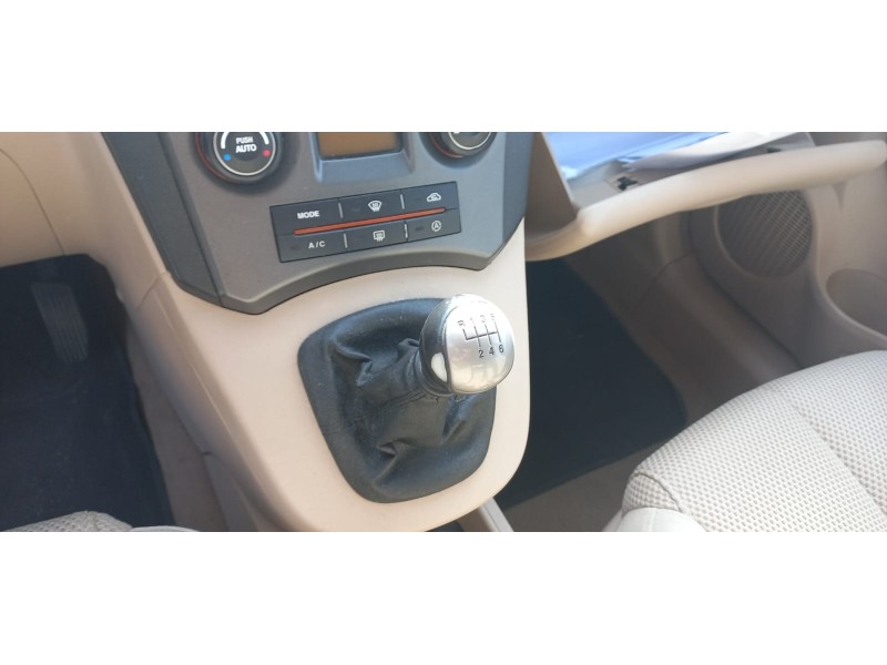 kia carens (un) del año 2008