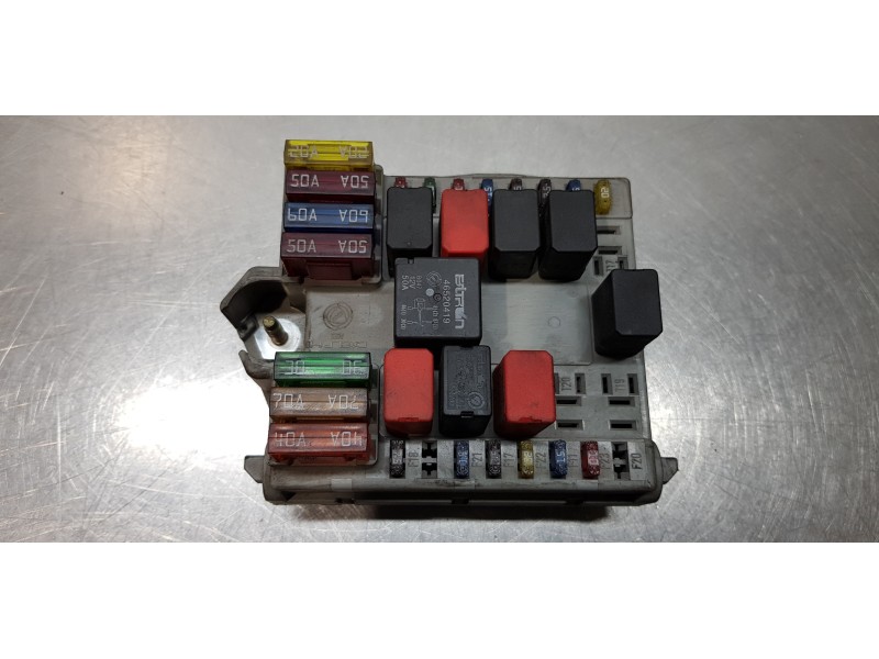 Recambio de caja reles / fusibles para fiat punto berlina (188) 1.2 16v elx referencia OEM IAM 46760255   Recambio de caja reles / fusibles para fiat punto berlina (188) 1.2 16v elx referencia OEM IAM 46760255