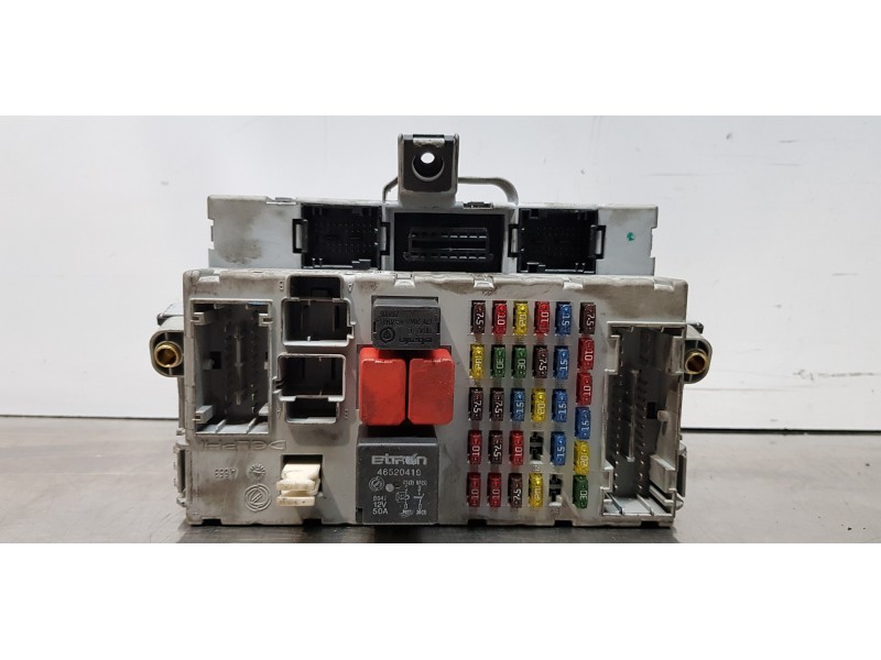 Recambio de caja reles / fusibles para fiat punto berlina (188) 1.2 16v elx referencia OEM IAM 46788428  