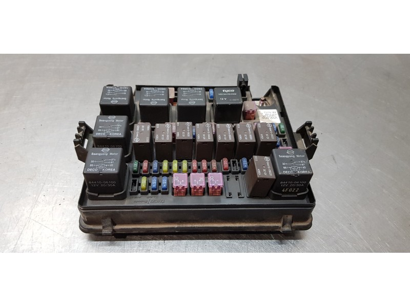 Recambio de caja reles / fusibles para ssangyong rexton rx 270 plus / 270 xdi plus referencia OEM IAM Y220EDP  
