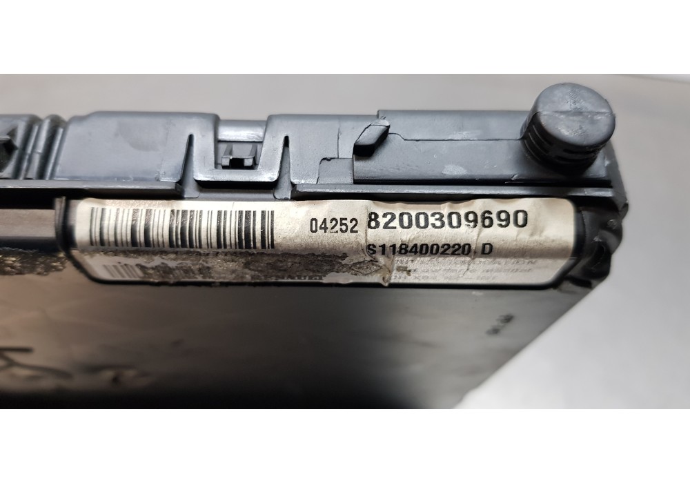 Recambio de caja reles / fusibles para renault megane ii coupe/cabrio confort authentique referencia OEM IAM 8200309690   Recambio de caja reles / fusibles para renault megane ii coupe/cabrio confort authentique referencia OEM IAM 8200309690