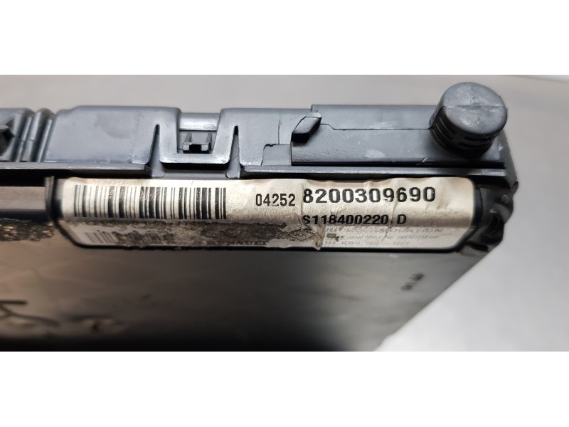 Recambio de caja reles / fusibles para renault megane ii coupe/cabrio confort authentique referencia OEM IAM 8200309690   Recambio de caja reles / fusibles para renault megane ii coupe/cabrio confort authentique referencia OEM IAM 8200309690