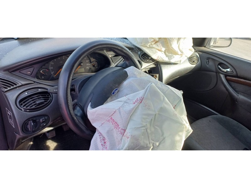 ford focus berlina (cak) del año 1999