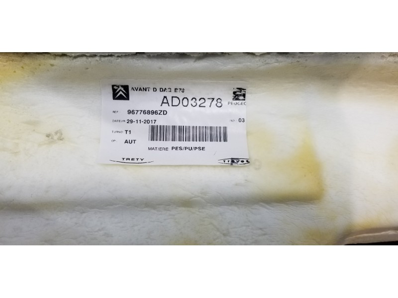 Recambio de molduras delanteras para citroen c4 grand picasso exclusive referencia OEM IAM 16096069ZD 96776896ZD  Recambio de molduras delanteras para citroen c4 grand picasso exclusive referencia OEM IAM 16096069ZD 96776896ZD