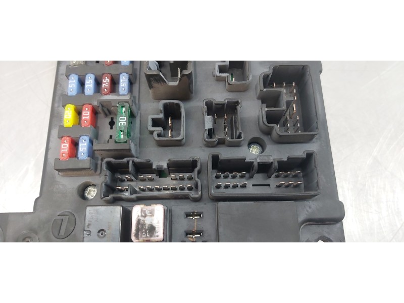 Recambio de caja reles / fusibles para citroen c-crosser exclusive referencia OEM IAM 8637A319   Recambio de caja reles / fusibles para citroen c-crosser exclusive referencia OEM IAM 8637A319