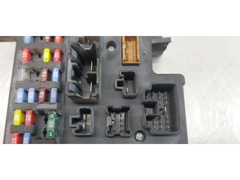 Recambio de caja reles / fusibles para citroen c-crosser exclusive referencia OEM IAM 8637A319   Recambio de caja reles / fusibles para citroen c-crosser exclusive referencia OEM IAM 8637A319