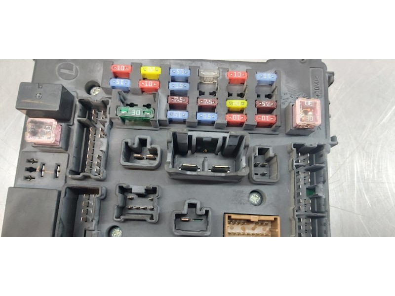 Recambio de caja reles / fusibles para citroen c-crosser exclusive referencia OEM IAM 8637A319   Recambio de caja reles / fusibles para citroen c-crosser exclusive referencia OEM IAM 8637A319