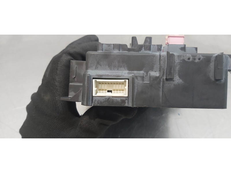 Recambio de caja reles / fusibles para citroen c-crosser exclusive referencia OEM IAM 8637A319   Recambio de caja reles / fusibles para citroen c-crosser exclusive referencia OEM IAM 8637A319