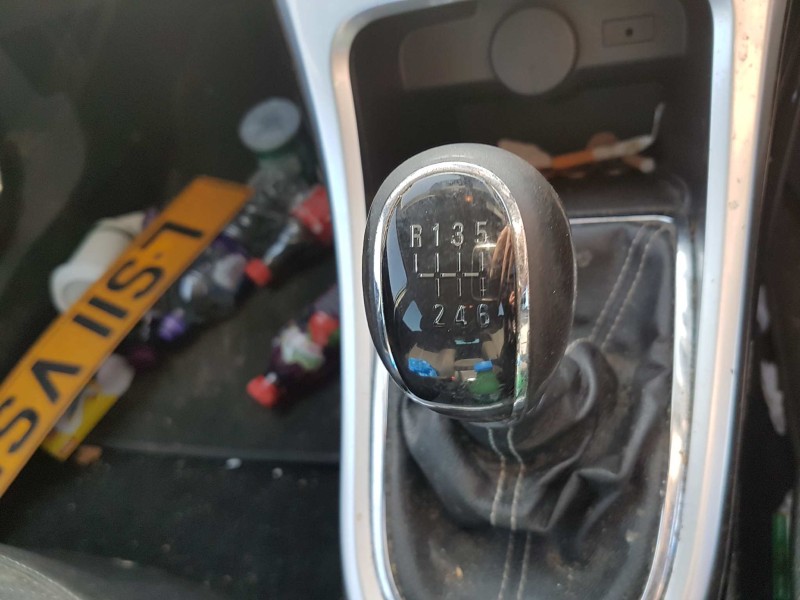 opel astra j lim. del año 2011