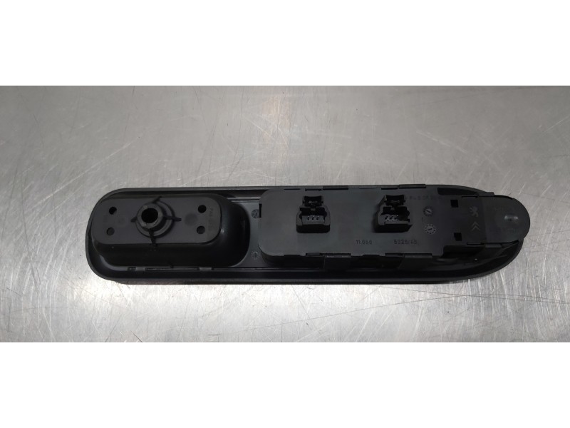 Recambio de mando elevalunas delantero izquierdo para peugeot 407 st confort referencia OEM IAM 96468704XT  