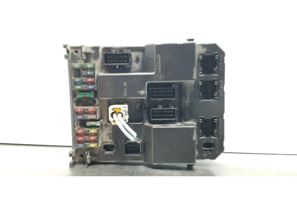 Recambio de caja reles / fusibles para citroen c5 berlina 2.0 hdi premier referencia OEM IAM 9651197580 9651196880 
