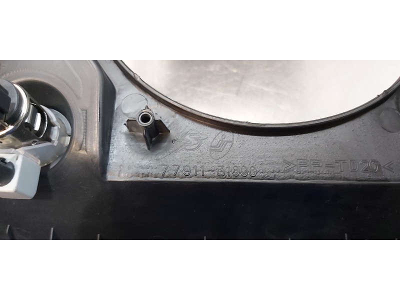 Recambio de apoyabrazos central para ssangyong actyon 200 xdi 4wd limited referencia OEM IAM 7790032203LAM   Recambio de apoyabrazos central para ssangyong actyon 200 xdi 4wd limited referencia OEM IAM 7790032203LAM