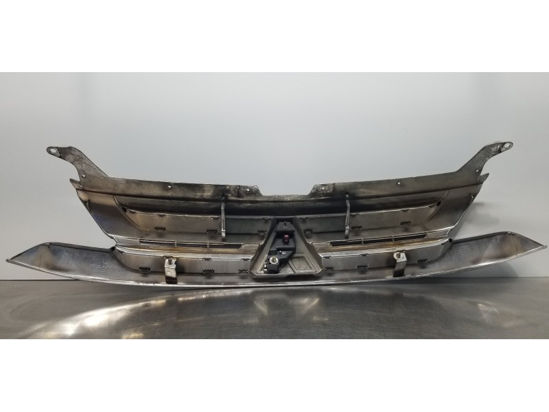 Recambio de rejilla delantera para mitsubishi outlander (gf0) phev kaiteki 4wd referencia OEM IAM 7450A638 7450A992 